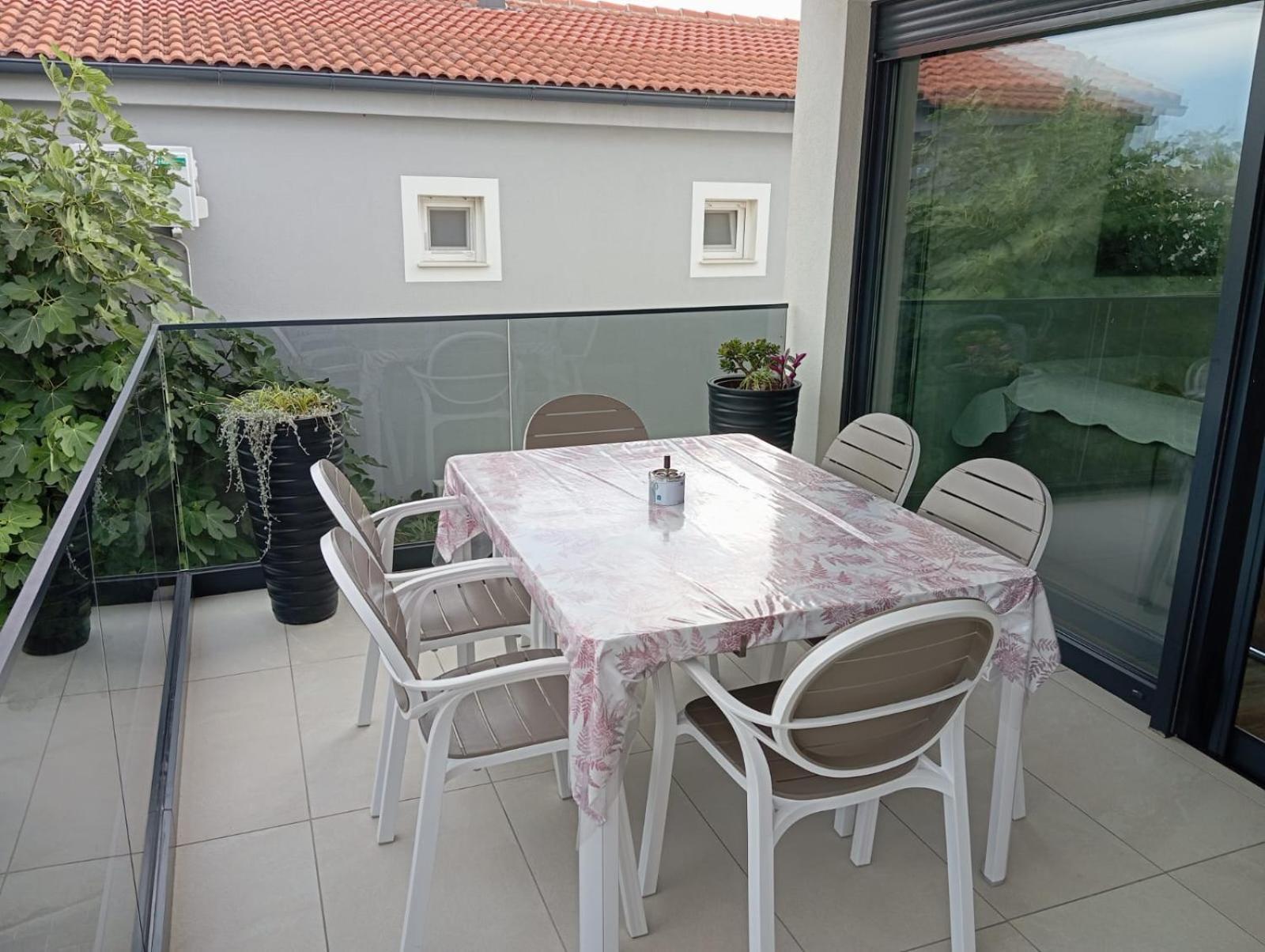 Villa S Vir Buitenkant foto